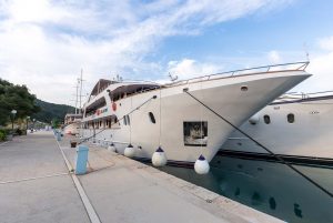 Cruiser-equator-docked