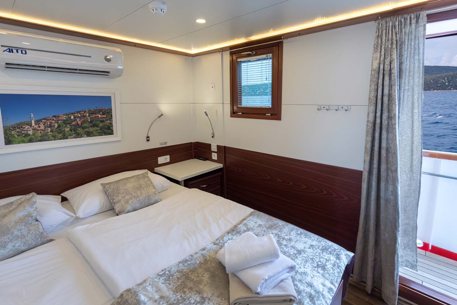 adriatic-cruise-cabin-double-bed