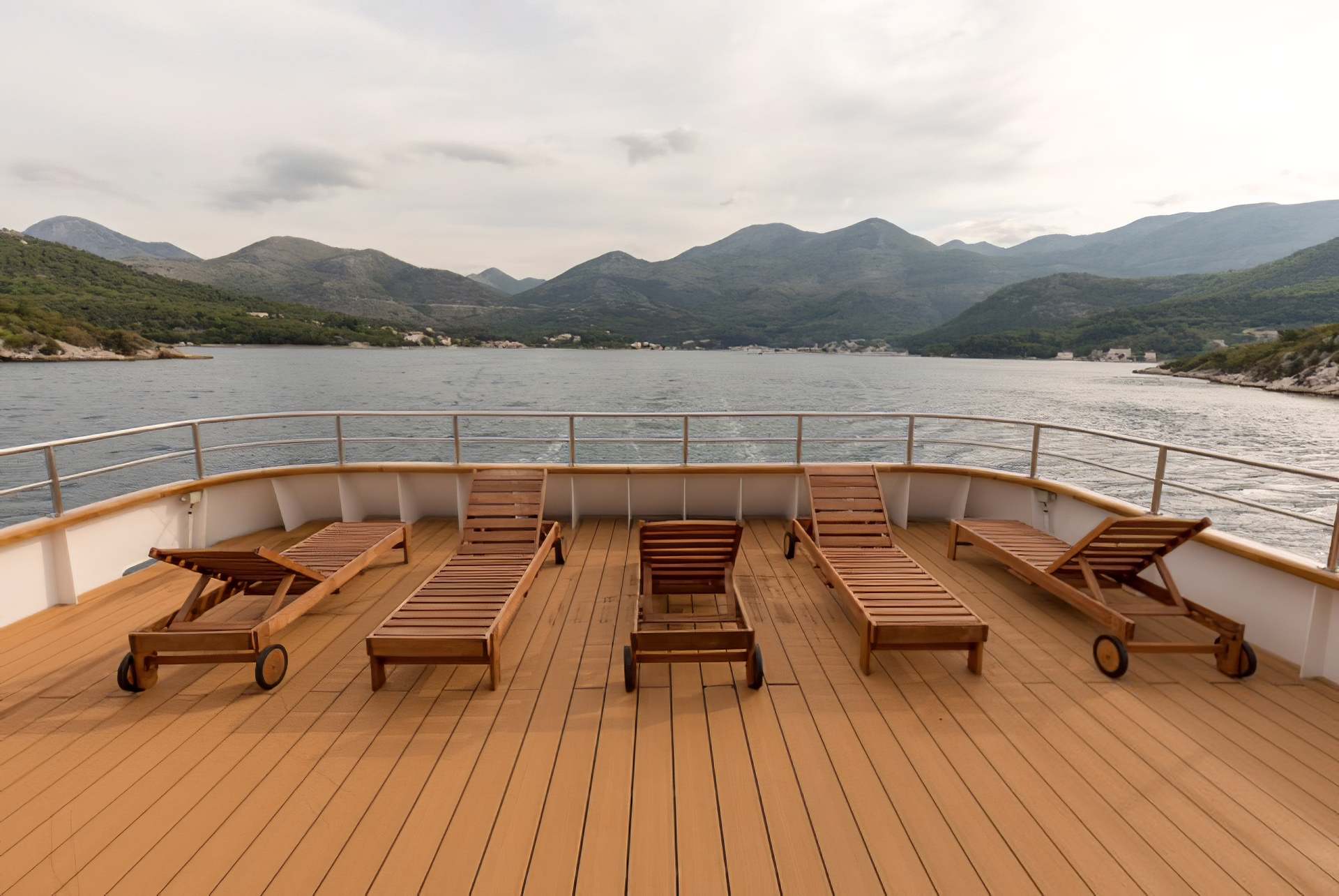 cruiser-equator-sun-deck
