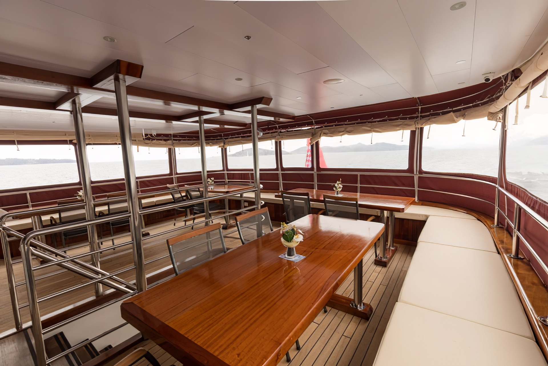 cruiser-equator-tables-and-seating-area