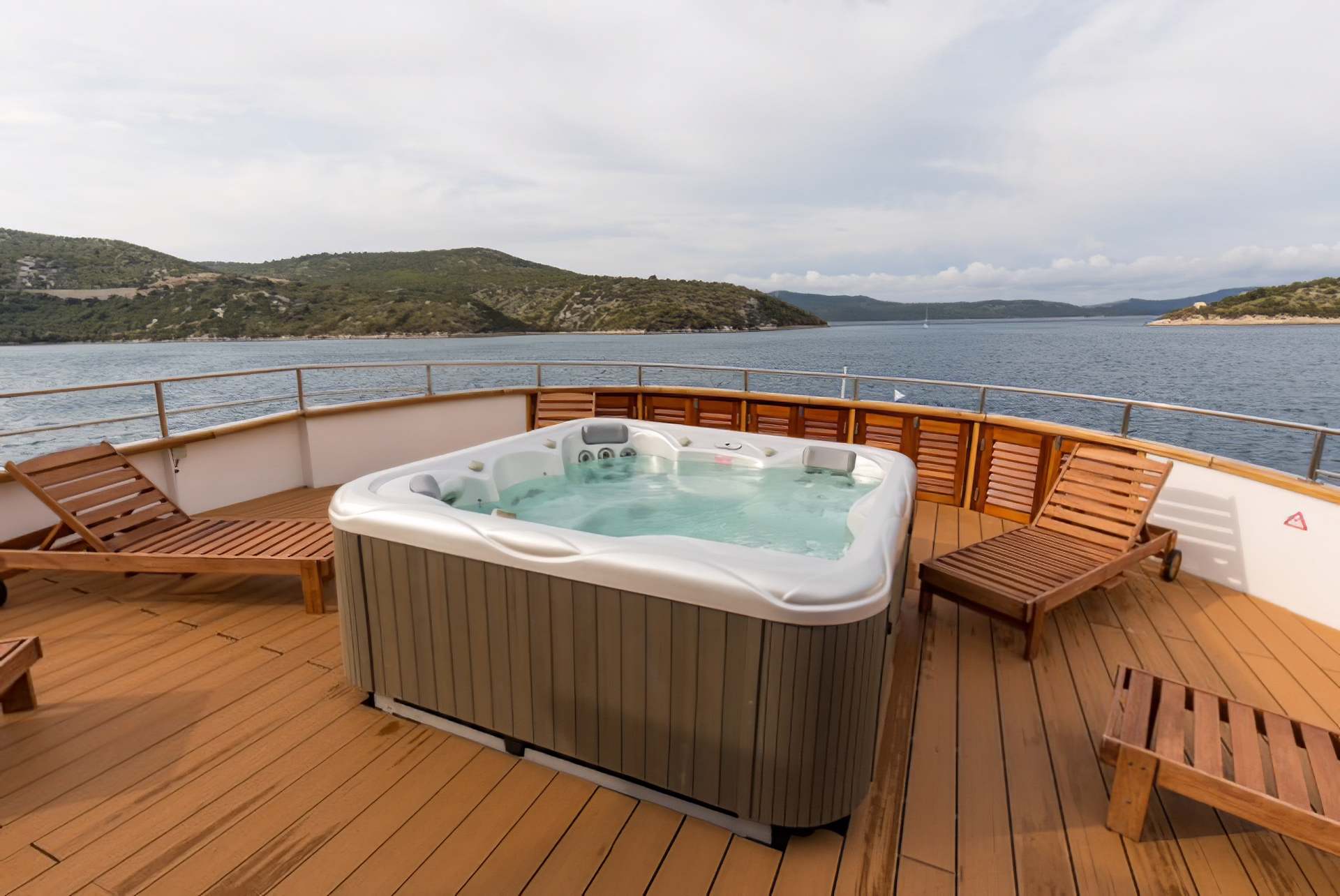 jacuzzi-mini-cruiser-equator