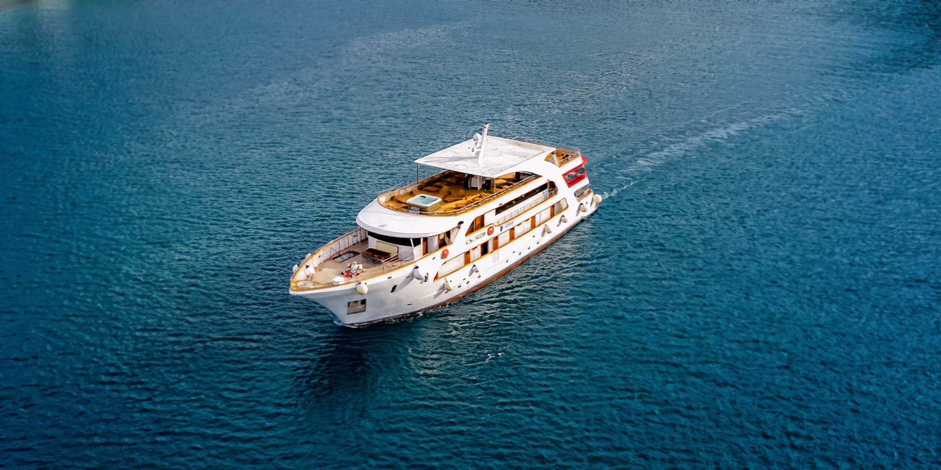 luxury-mini-cruiser-equator