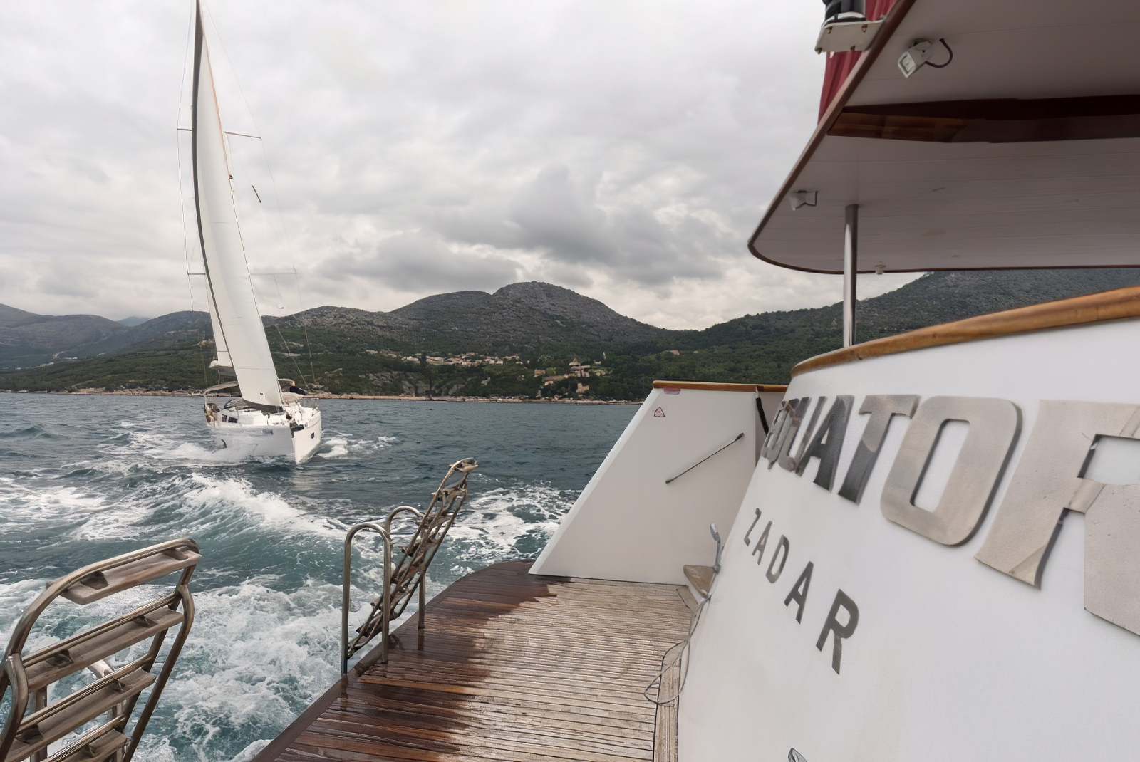 mini-cruiser-equator-aft