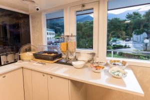 mini-cruiser-equator-breakfast-2