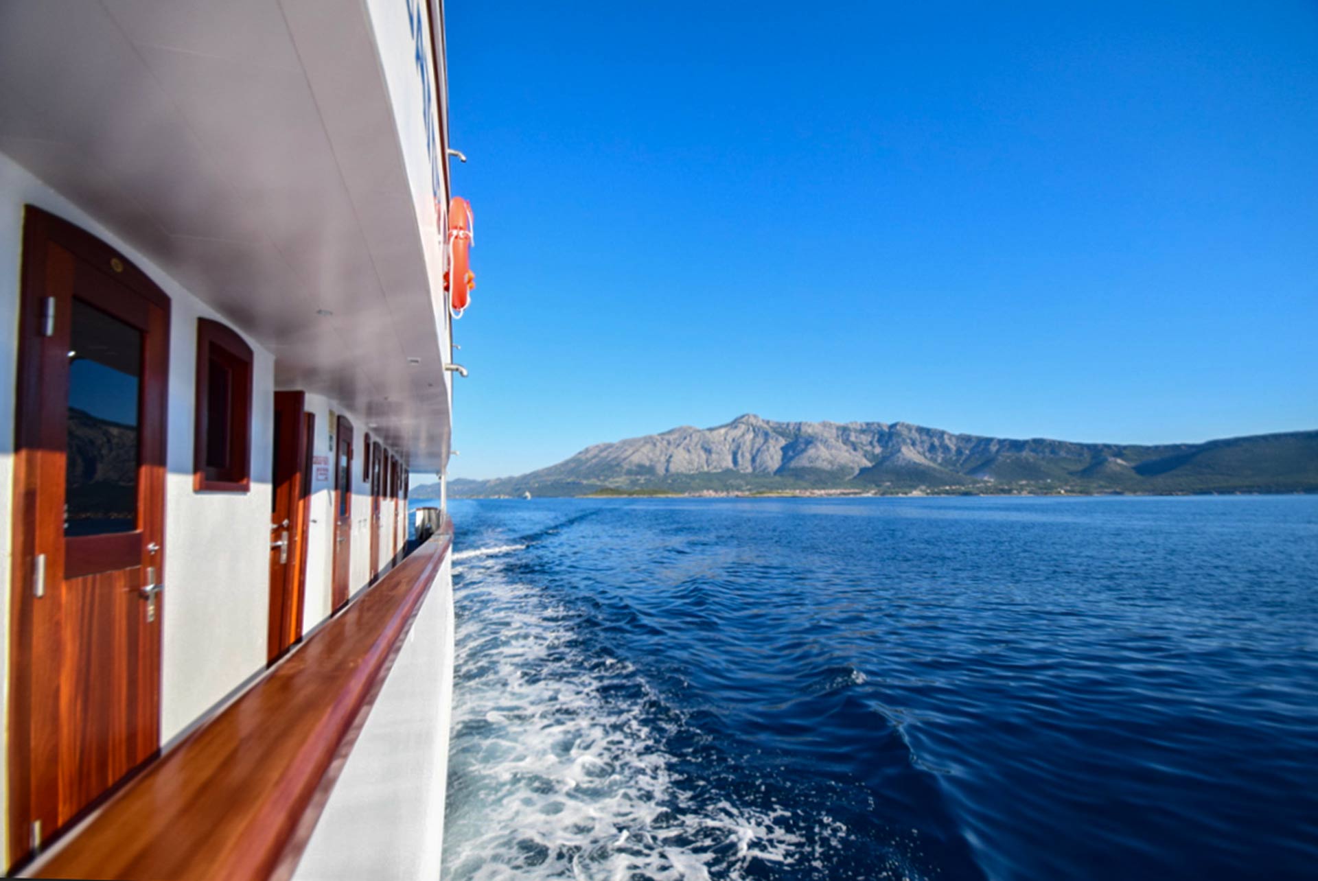 mini-cruiser-equator-deck